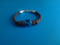 Pulsera de cuero con nudos bola y cristal